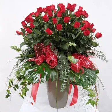 Comprar Preciosa Composición de 80 Rosas Rojas en Barcelona | Centros de Flores