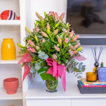 Comprar Jarrón de lilium Luz Serena en Barcelona | FLORES DÍA DE LA MADRE