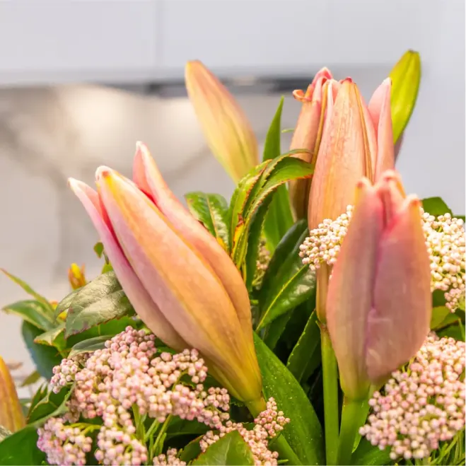 Comprar Jarrón de lilium Luz Serena en Barcelona | FLORES DÍA DE LA MADRE