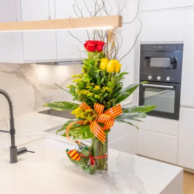 Comprar Cilindro de 10 Rosas con Dragón en Barcelona | ROSAS SANT JORDI