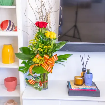 Comprar Cilindro de 10 Rosas con Dragón en Barcelona | ROSAS SANT JORDI