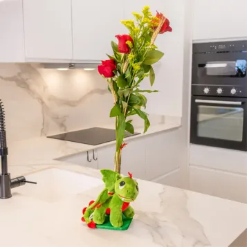 Comprar Figura Artesanal con Dragón Grande y Rosas en Barcelona | ROSAS SANT JORDI