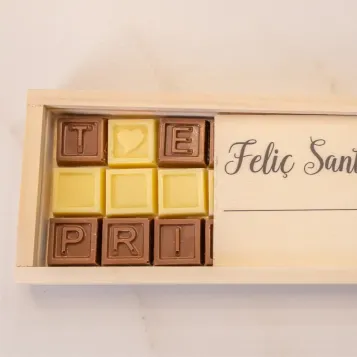 Comprar Caixa de Xocolatines “T'estimo princesa” a Barcelona | ROSES SANT JORDI