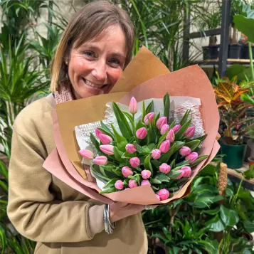 Comprar Ram de 30 tulipans roses deluxe a Barcelona | Flors