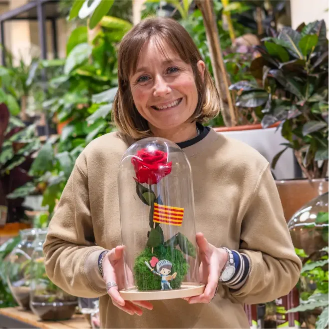 Comprar Rosa Eterna en Cúpula de Cristal Sant Jordi – Regalo Especial para Sant Jordi en Barcelona | FLORES PARA SANT JORDI