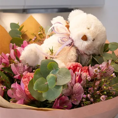 Comprar Ramo de flor variada con peluche en Barcelona | Ramos de flores