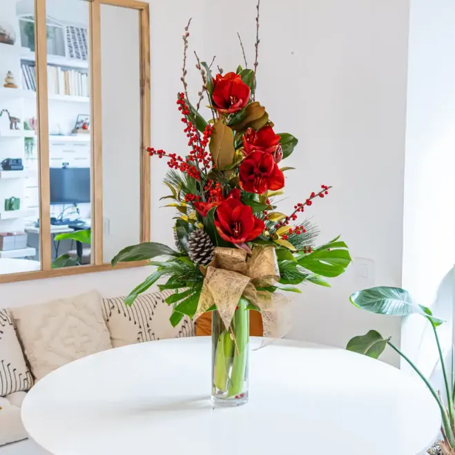 Comprar Jarrón navideño Elegancia Radiante en Barcelona | Ramos y centros de flores de Navidad