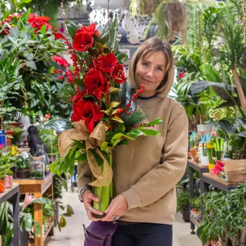 Comprar Jarrón navideño Elegancia Radiante en Barcelona | Ramos y centros de flores de Navidad