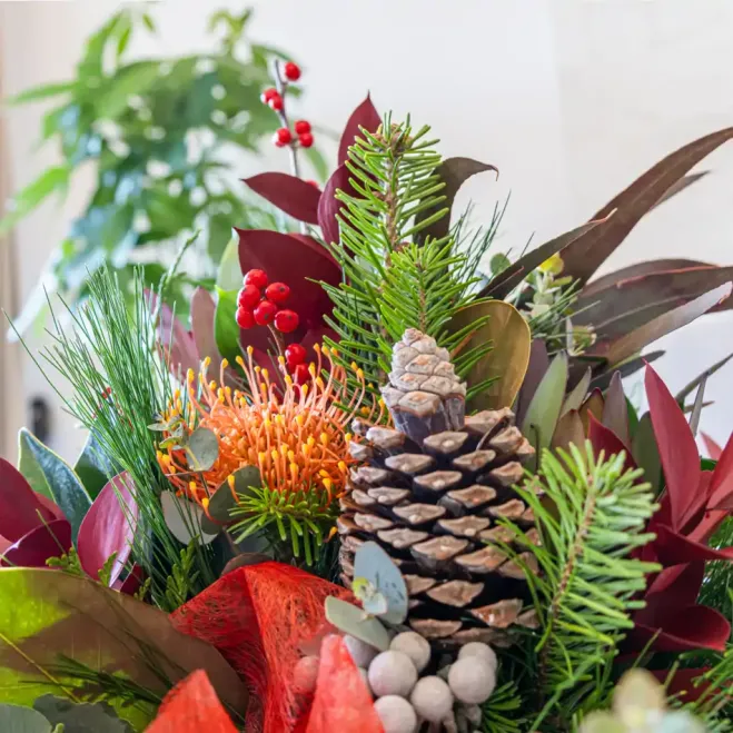 Comprar Centro navideño esencia invernal en Barcelona | Ramos y centros de flores de Navidad