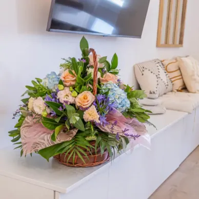 Comprar Cesta Variada con  Hortensias en Barcelona | Centros de Flores