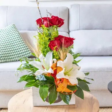 Comprar Cajita de madera con Vertical de Rosas en Barcelona | Rosas Sant Jordi