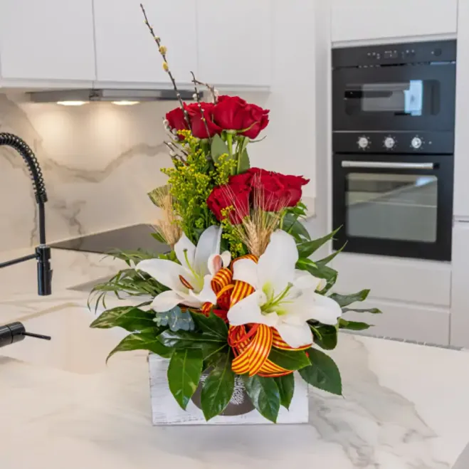 Compra Caixeta de fusta amb Vertical de Roses a Barcelona | Roses Sant Jordi