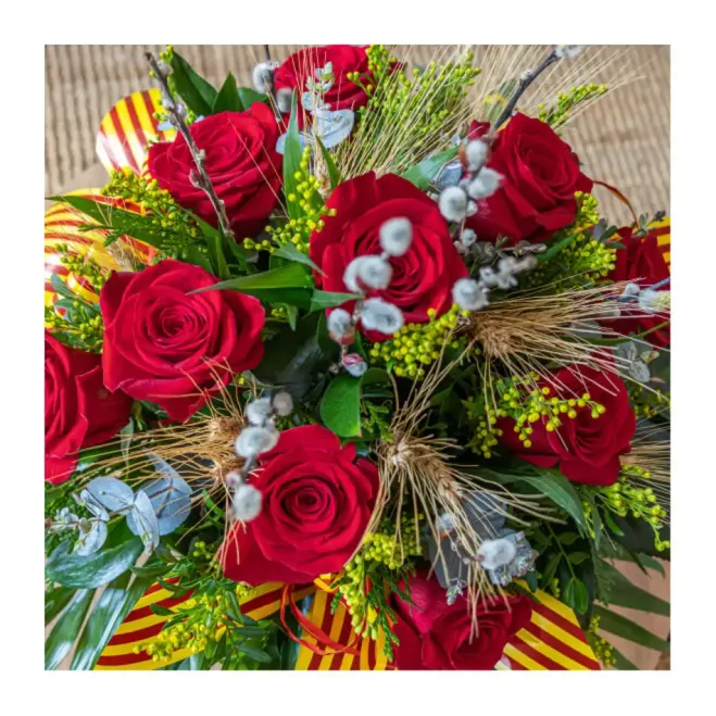 Comprar Centro de 10 Rosas en Base de Cerámica en Barcelona | Rosas Sant Jordi