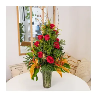 Comprar Piramidal de Rosas Rojas en Barcelona | Rosas Sant Jordi