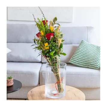 Compra Estructura Vimet amb 12 Rosas a Barcelona | Roses Sant Jordi