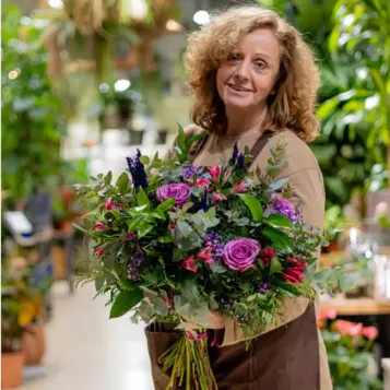 Ram de roses, alstromelia i espígol