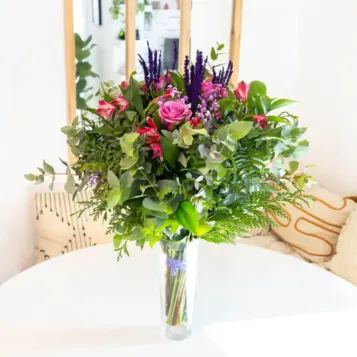 Ram de roses, alstromelia i espígol