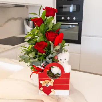 Compra Capseta de Fusta amb 5 Roses + Peluix a Barcelona | Flors Sant Valentí