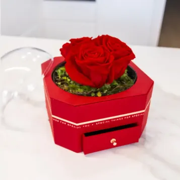 Comprar Caja de Amor Eterno con Dulce Sorpresa en Barcelona | Flores San Valentín