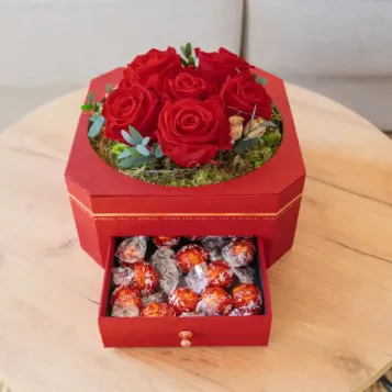 Comprar Caja de Amor Eterno con Dulce Sorpresa en Barcelona | Flores San Valentín