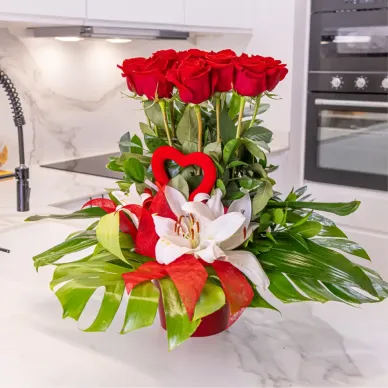 Comprar Arreglo Vertical de 12 Rosas Rojas para San Valentín en Barcelona | Flores San Valentín