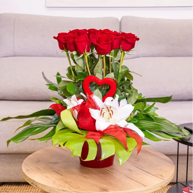 Comprar Arreglo Vertical de 12 Rosas Rojas para San Valentín en Barcelona | Flores San Valentín