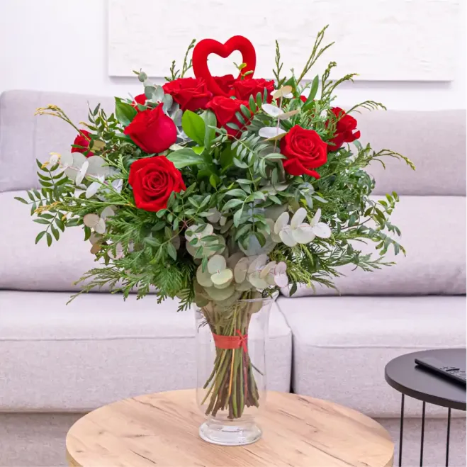 Comprar Ramo Clásico de 12 Rosas Rojas con Detalle Especial para San Valentín en Barcelona | Flores San Valentín
