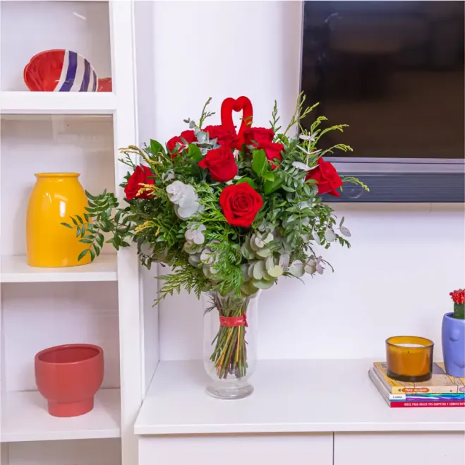 Comprar Ramo Clásico de 12 Rosas Rojas con Detalle Especial para San Valentín en Barcelona | Flores San Valentín