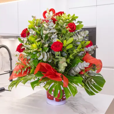 Comprar Centre Floral en Base Metàl·lica amb Roses Vermelles a Barcelona | Flores Sant Valentí