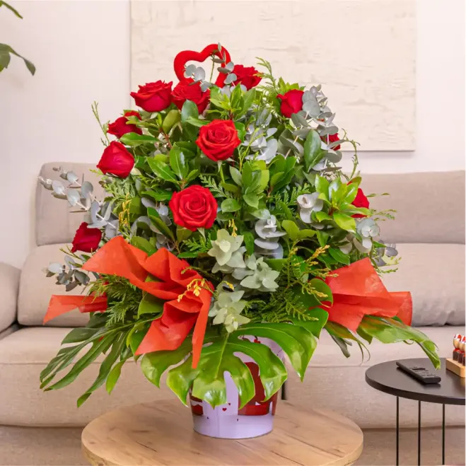 Comprar Centro Floral en Base Metálica con Rosas Rojas en Barcelona | Flores San Valentín