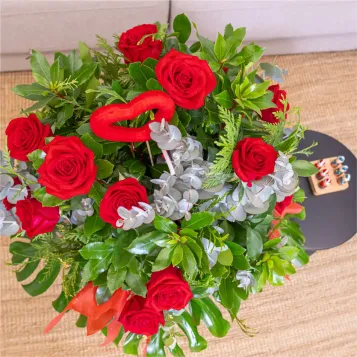 Comprar Centro Floral en Base Metálica con Rosas Rojas en Barcelona | Flores San Valentín