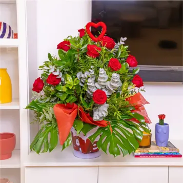 Comprar Centre Floral en Base Metàl·lica amb Roses Vermelles a Barcelona | Flores Sant Valentí