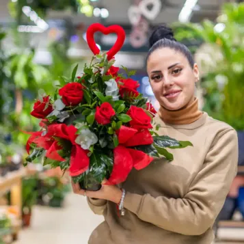 Compra Gerro de Vidre amb 10 Roses a Barcelona | Flors Sant Valentí