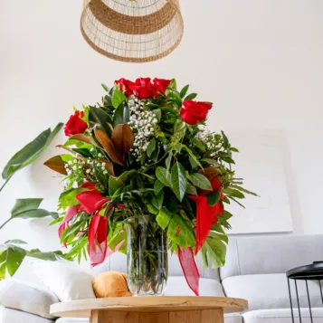 Comprar Jarrón Piramidal Rosas en Barcelona | Rosas Sant Jordi