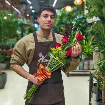 Comprar Cono de 6 Rosas Rojas en Barcelona | Rosas Sant Jordi