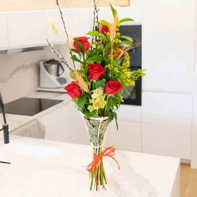 Comprar Cono de 6 Rosas Rojas en Barcelona | Rosas Sant Jordi