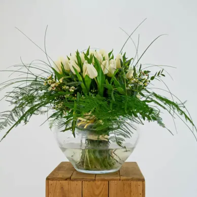Comprar 51 Tulipanes en Base de Cristal en Barcelona | Flores