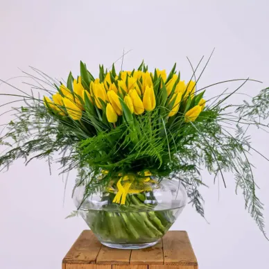Compra Ram de 101 Tulipans en Base de Vidre a Barcelona | Flors