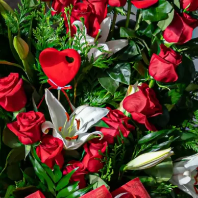 Comprar Corazón Floral de Rosas Rojas Especial para San Valentín en Barelona | Flores San Valentín 2