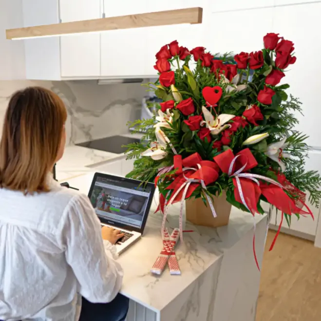 Compra Cor Floral de Roses Rojas Especial per a Sant Valentí a Barcelona | Flors Sant Valentí