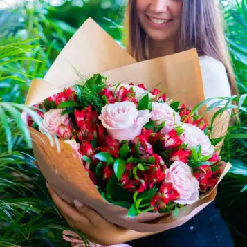 Comprar Ramo de Rosas y Alstromelia en Barcelona | Flores