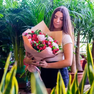 Comprar Ramo de Rosas y Alstromelia en Barcelona | Flores