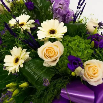 Comprar Ramo Funerario en Tonos Blancos y Lilas en Barcelona | Flores para Funeral