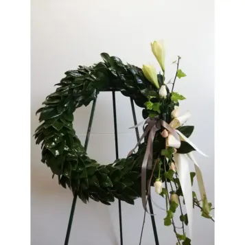 Comprar Corona de magnolia con detalle de flor en Barcelona | Coronas