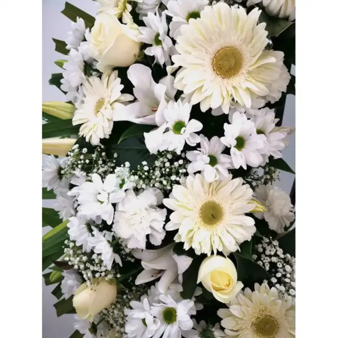 Comprar Corona Anémona en tonos blancos en Barcelona | Coronas