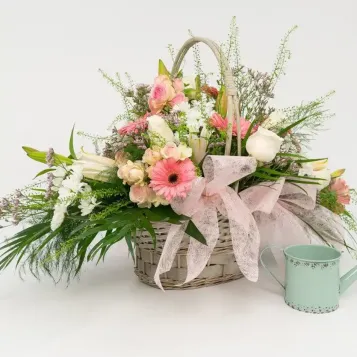 Comprar Cesta Romántica en Barcelona | Centros de Flores