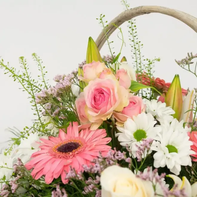 Compra Cistella Romàntica a Barcelona | Centres de Flors