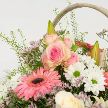Compra Cistella Romàntica a Barcelona | Centres de Flors