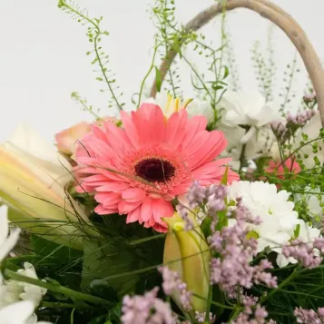 Compra Cistella Romàntica a Barcelona | Centres de Flors