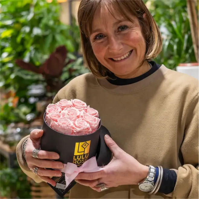 Compra Caixa de Roses Preservades LULU Rose a Barcelona | Flors Artificials o Liofilitzades